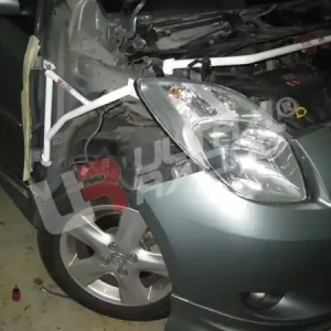 Toyota Yaris HB 05 + UltraRacing 3-Point Spatbord Braces Superprijs