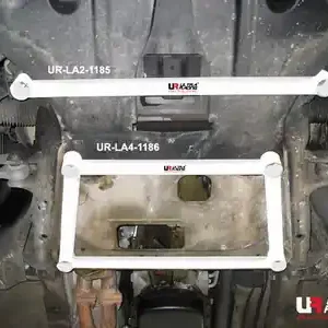 BMW E83 X3 2.5 03 + UltraRacing 2-punts Front Lower Tiebar Wereldwijde Verzending