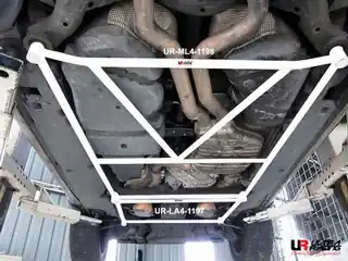 Superprijs VW Touareg 5.0 V10 02 + UltraRacing 4-punts Front H-brace