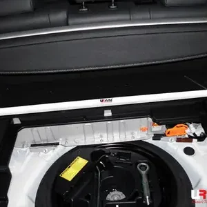 Op = Op Lexus CT200H/ Prius XW30 Ultra-R Veerpootbrug achter-boven 1623