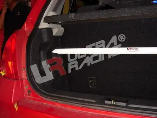 Suzuki Swift 05-09 UltraRacing 2-punts Veerpootbrug achter-boven Betrouwbaar