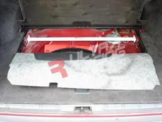 Op = Op Volvo 850 Turbo Wagon UltraRacing Veerpootbrug achter-boven 355