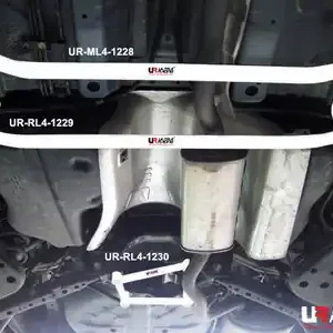 Nissan X Trail 2.0 08 + UltraRacing 4-punts achter L brace 1229 Trendy