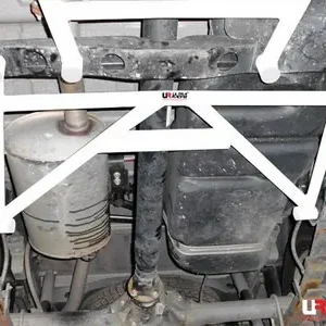 Op = Op Isuzu D-max 3.0D 02 + UltraRacing 4-punts achter Lower Bar 1710