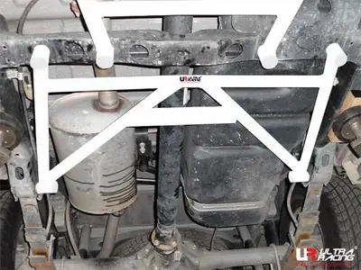 Op = Op Isuzu D-max 3.0D 02 + UltraRacing 4-punts achter Lower Bar 1710