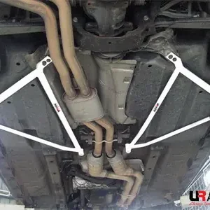 BMW E83 X3 2.5 03 + UltraRacing 2x 3-Point Rear/Side Bars Uitverkoop