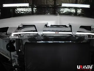 Toyota Prius XW30 10 + UltraRacing 4Point R. Torsion Bar 1636 Origineel