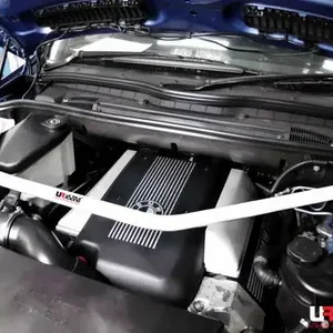 BMW E53 X5 4.4 99-06 UltraRacing Veerpootbrug voor-boven Op = Op