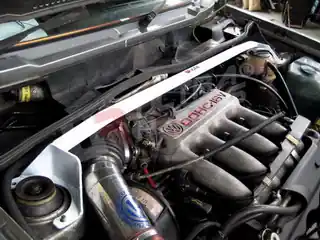 VW Golf I UltraRacing Veerpootbrug voor-boven (Drilling Req.) Snelle Levering